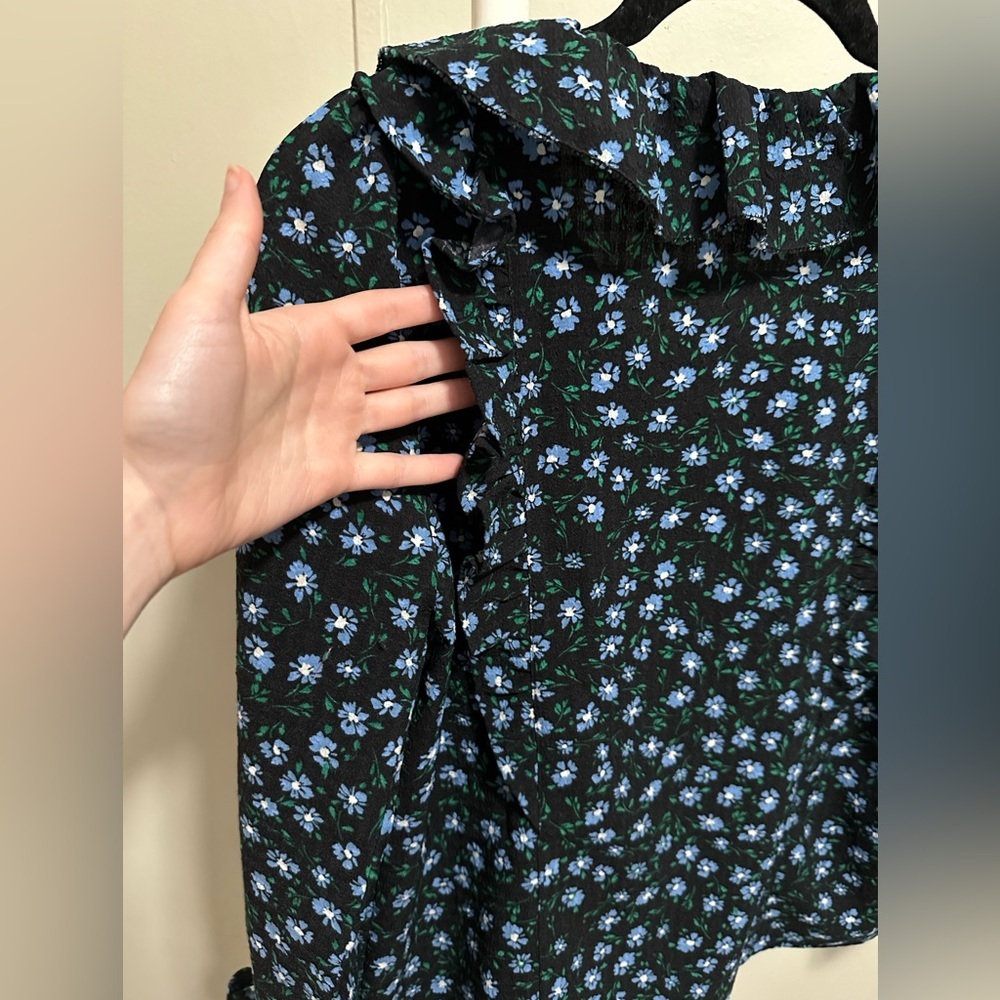 Loft Women’s Black and Blue Floral Ruffled Longsleeve Blouse size XS Petite - Picture 7 of 9